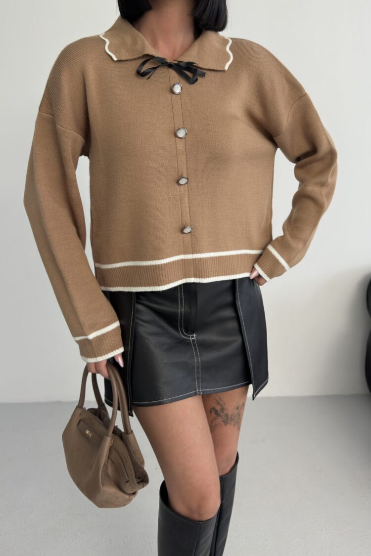 Brown Sweater With Notched Neck And Long Sleeves