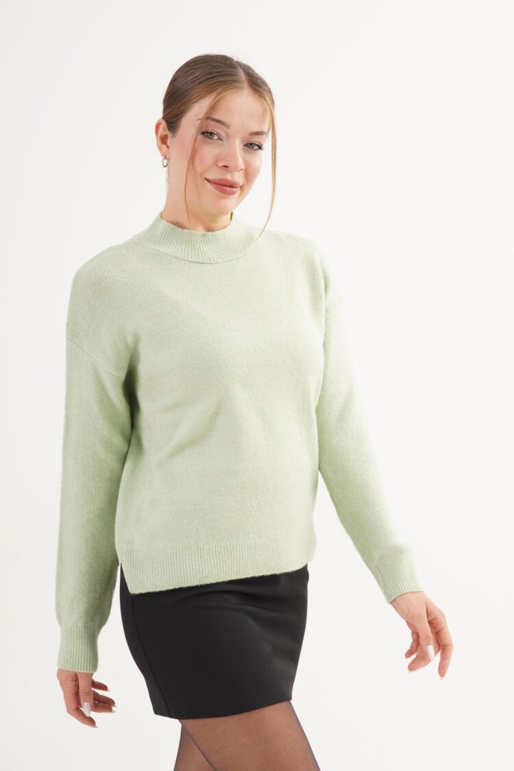 Green Sweater With High Neck And Long Sleeves