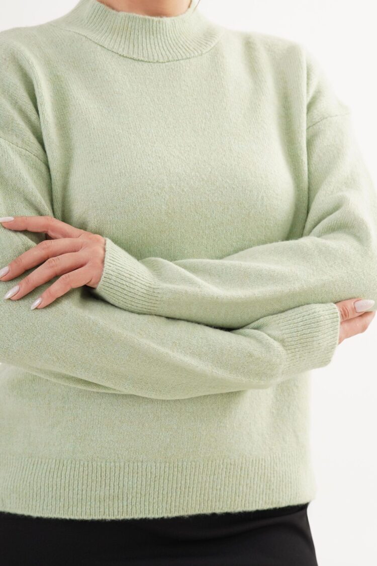 Green Sweater With High Neck And Long Sleeves