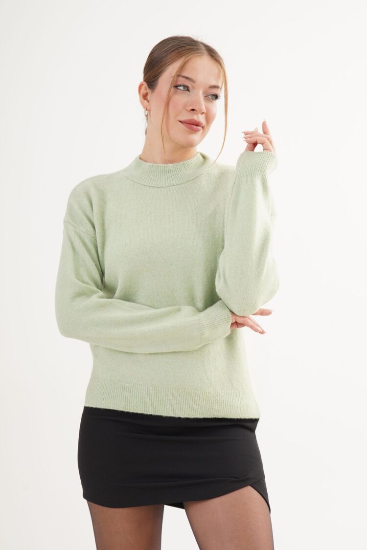 Green Sweater With High Neck And Long Sleeves