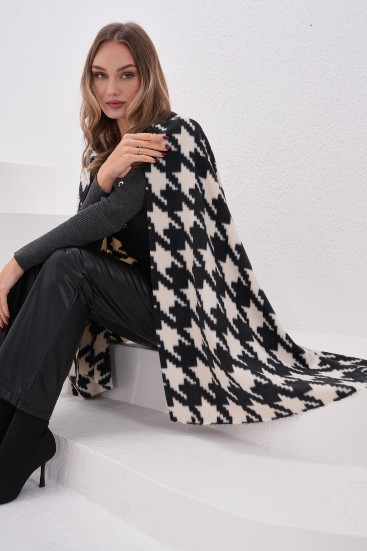 Thick Shawl With Tassel Pattern - Black